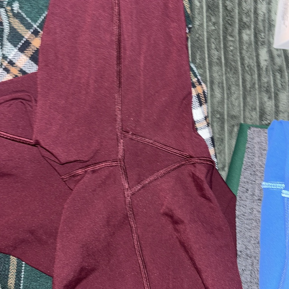 maroon lululemon capri leggings size 8 - Picture 4 of 4